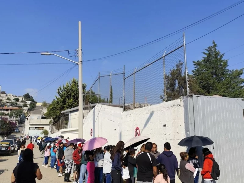 Pelea de estudiantes termina en balacera entre papás afuera de bachiller en La Resurrección
