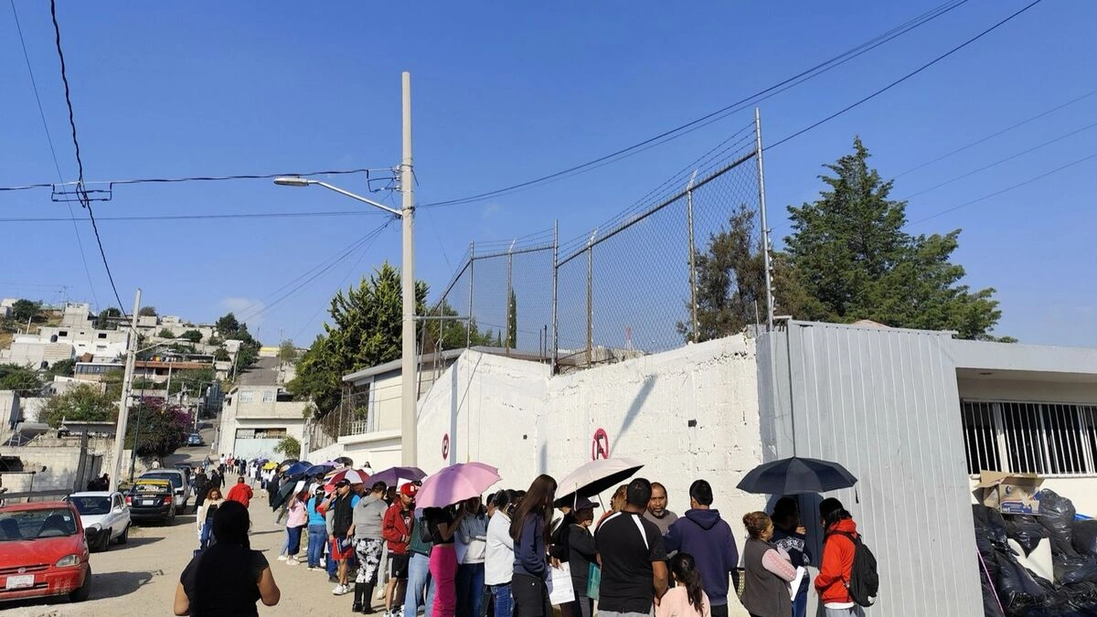 Pelea de estudiantes termina en balacera entre papás afuera de bachiller en La Resurrección