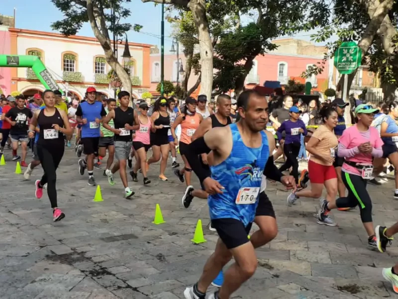 Ariadna Ayala presidenta de Atlixco celebra a papá con carrera familiar.