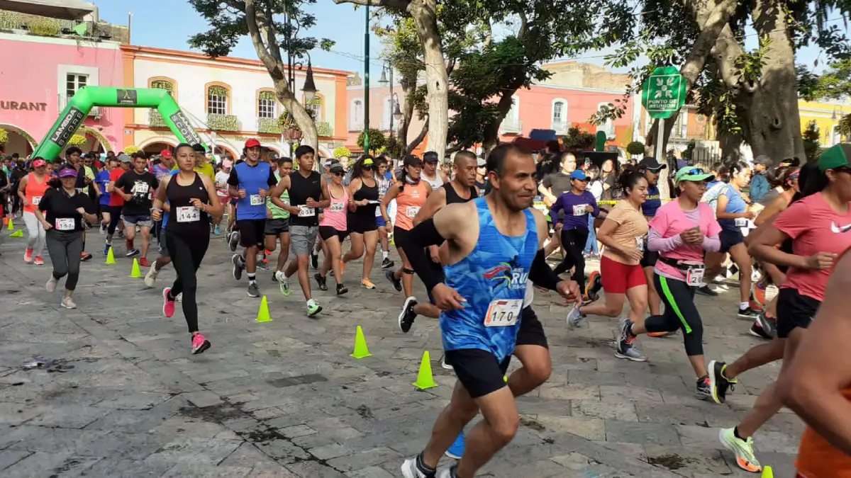 Ariadna Ayala presidenta de Atlixco celebra a papá con carrera familiar.