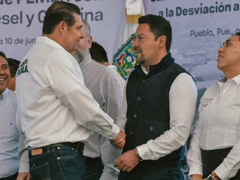 Villegas acompaña al gobernador en la rehabilitación de la carretera San Francisco Totimehuacan