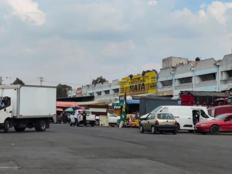 Comerciantes de la Central de Abasto rechazan la construcción de una barda con cámaras   
