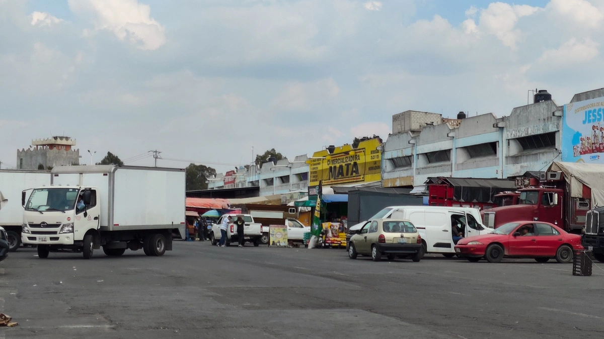 Comerciantes de la Central de Abasto rechazan la construcción de una barda con cámaras   