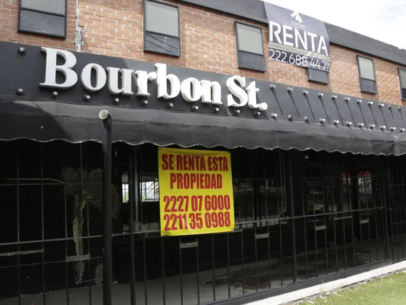Cierran restaurantes de Angelópolis y La Paz por bajas ventas  