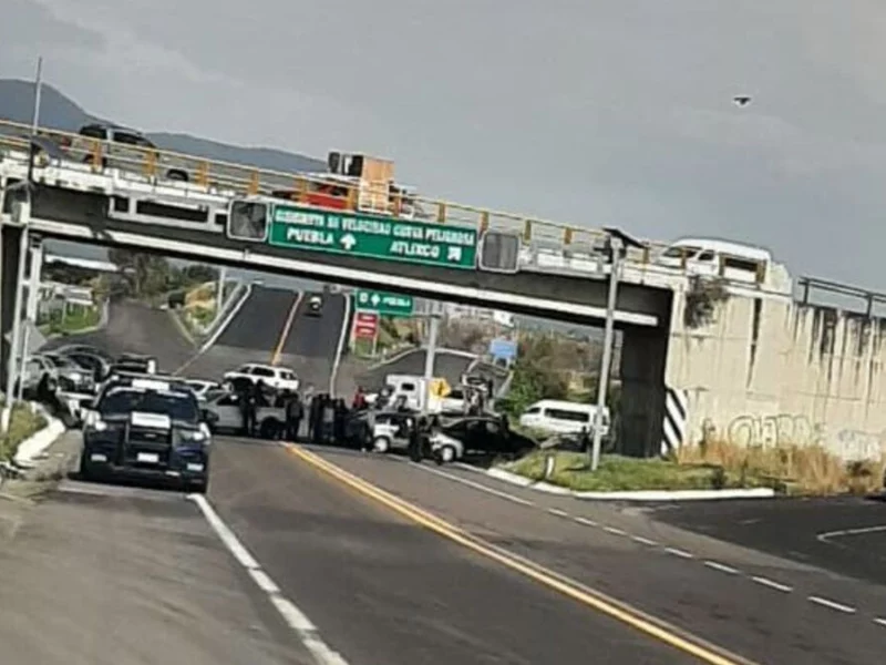 Comerciantes de Veracruz, Estado de México y Tlaxcala bloquean los accesos a Atlixco
