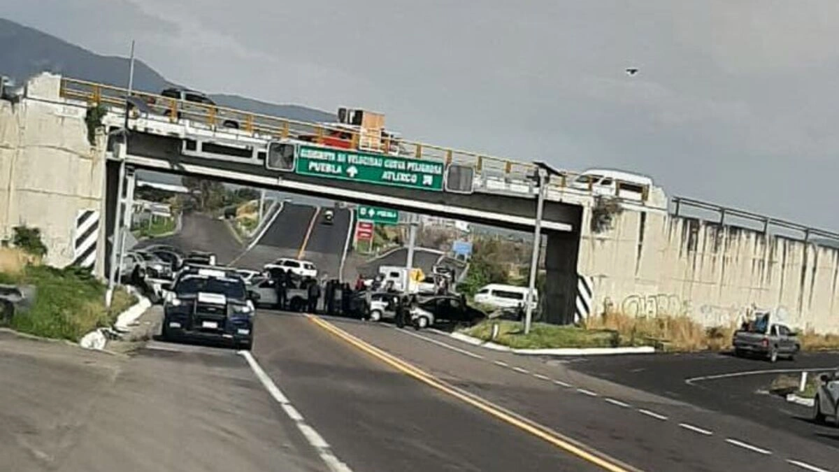 Comerciantes de Veracruz, Estado de México y Tlaxcala bloquean los accesos a Atlixco