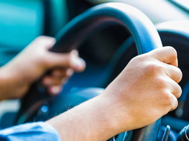 Proponen eliminar las licencias de conducir provisionales para menores de edad en Puebla