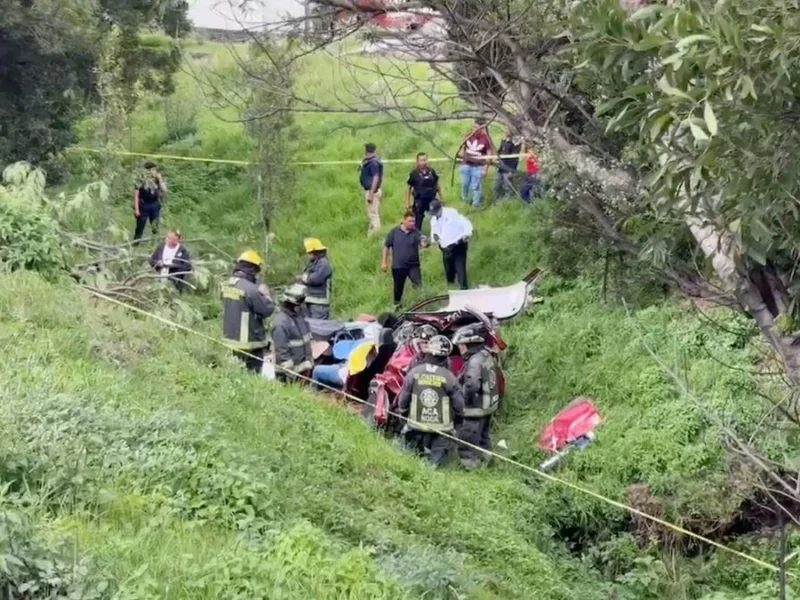 Muere conductor al volcar su automóvil en el Periférico Ecológico