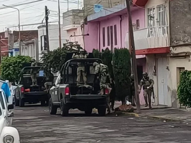 Dejan cuerpo con narcomensaje atrás del mercado Hidalgo  