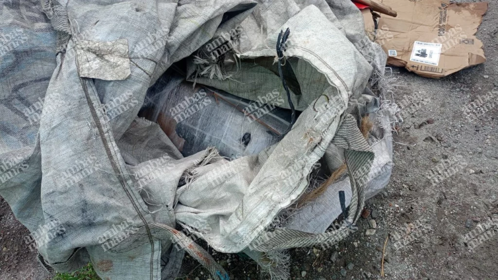 Una persona que caminaba por el lugar se dio cuente del cuerpo encostalado y en un diablito en la zona del mercado Morelos de Puebla.