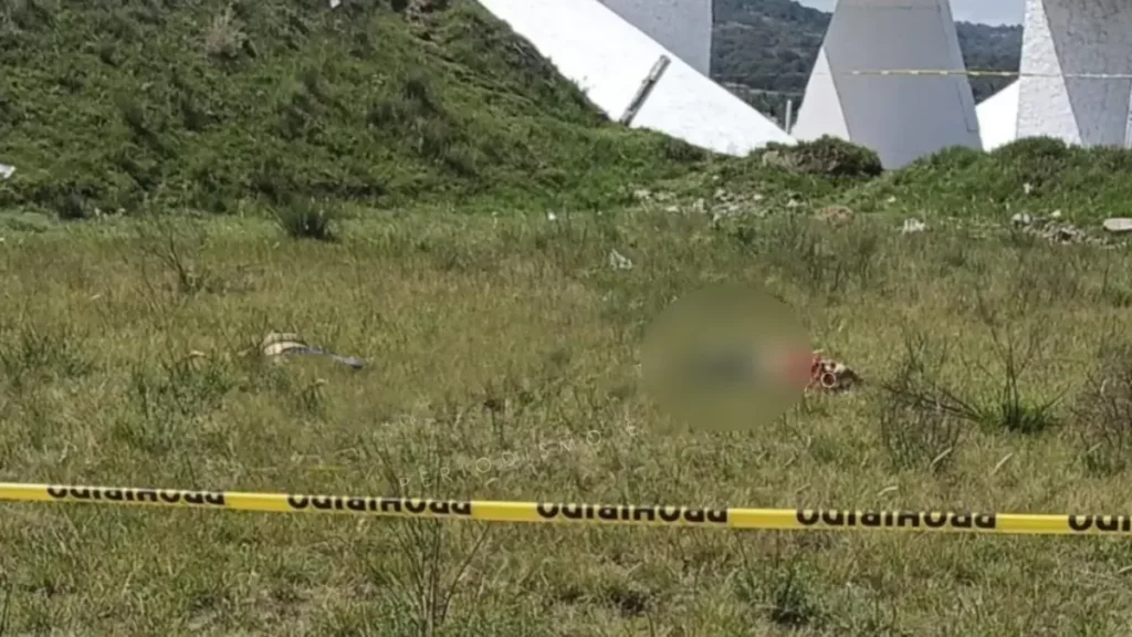 Tiran dos cuerpos sobre la autopista Puebla-Orizaba a la altura de Amozoc