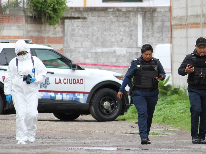 Abandonan dos cuerpos encobijados y degollados atrás del Polideportivo Xonaca.