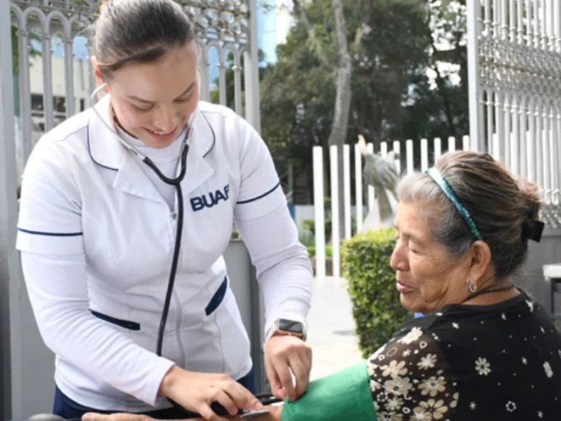 Oferta la BUAP diplomado para desarrollar competencias en cuidadores familiares