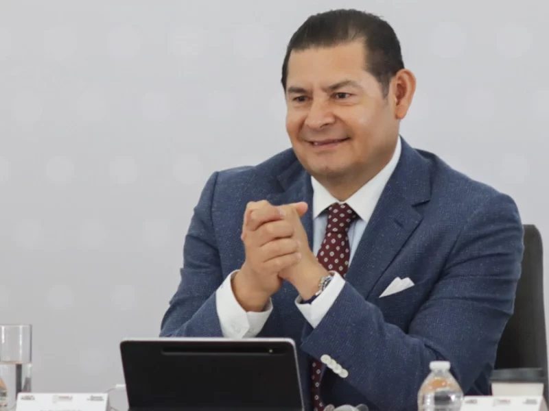 Armenta presenta la lista de dependencias con irregularidades en Puebla   