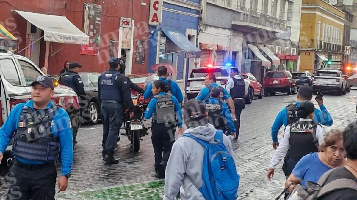 Policía estatal turística captura a 5 asaltantes de Coppel en Puebla