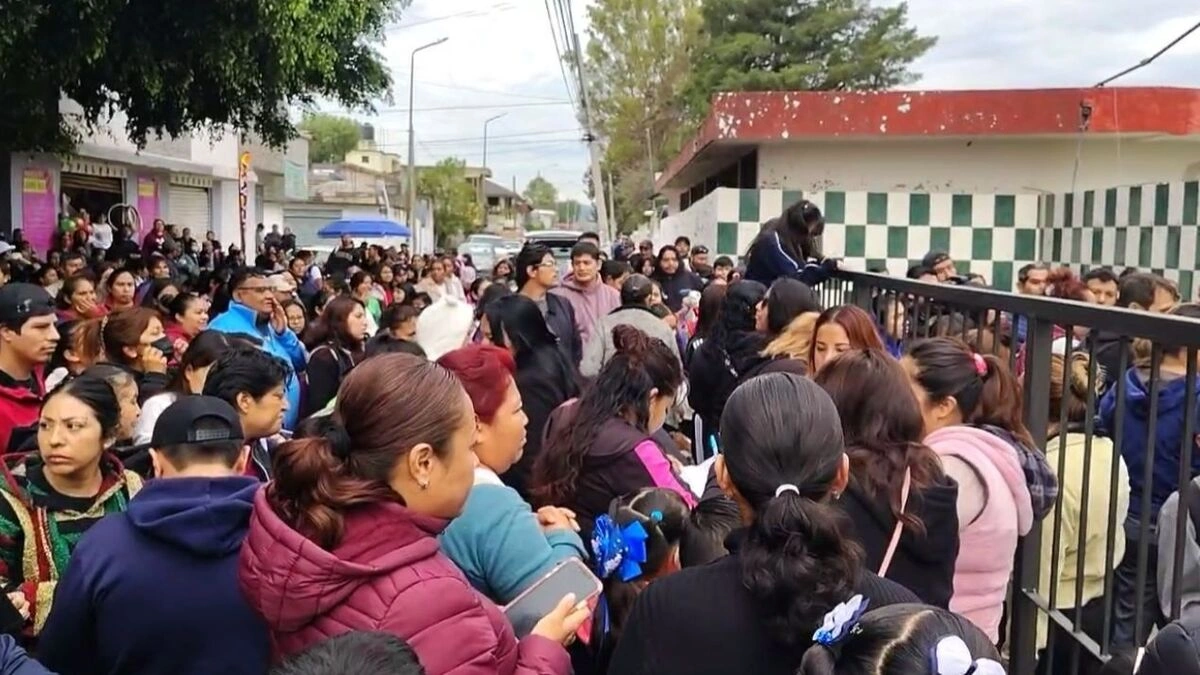 Exigen la destitución de la directora de la primaria de Josefa Ortiz de Domínguez 