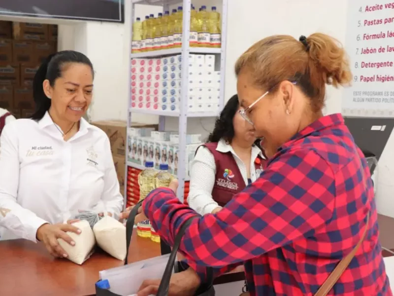Ariadna Ayala presidenta de Atlixco fortalece la economía familiar con tienda de abasto y farmacia municipal.