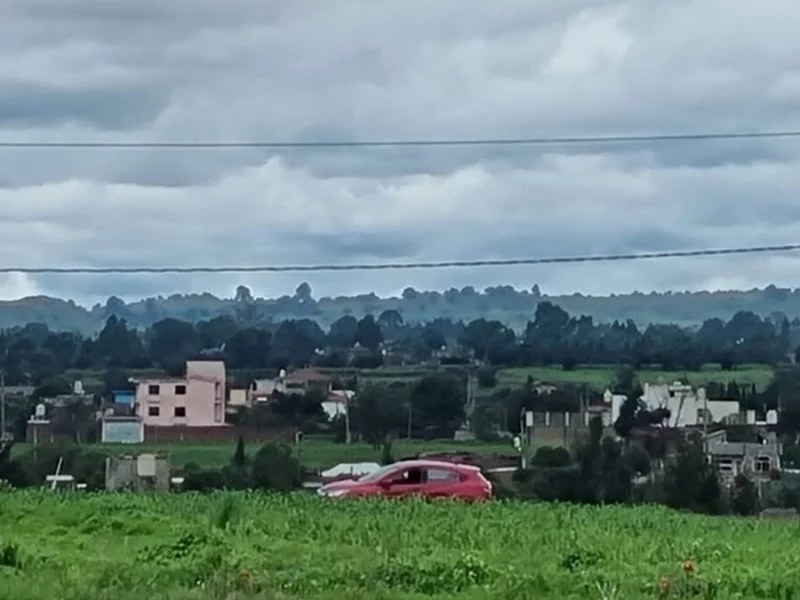 Abandonan un auto con posibles restos humanos y detonan explosivos en Coronango  