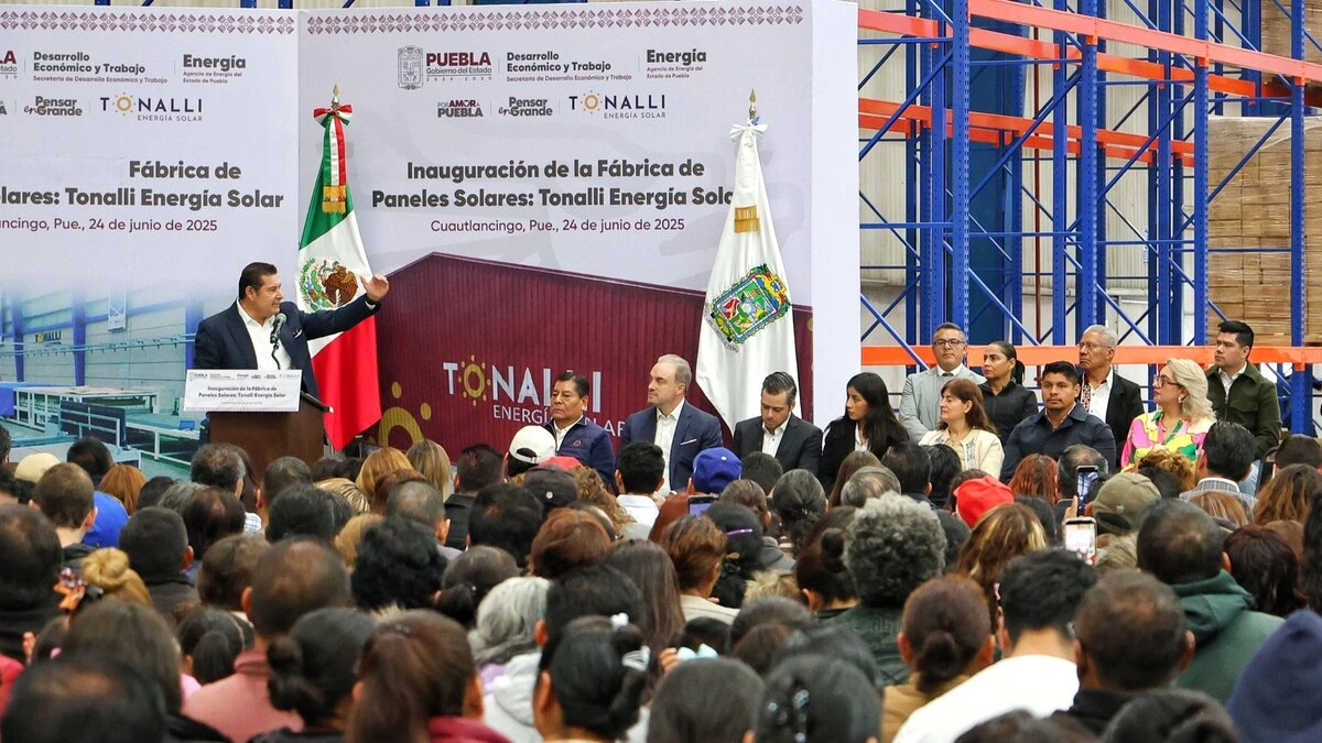 Armenta inaugura la primera fábrica de paneles solares en Puebla  
