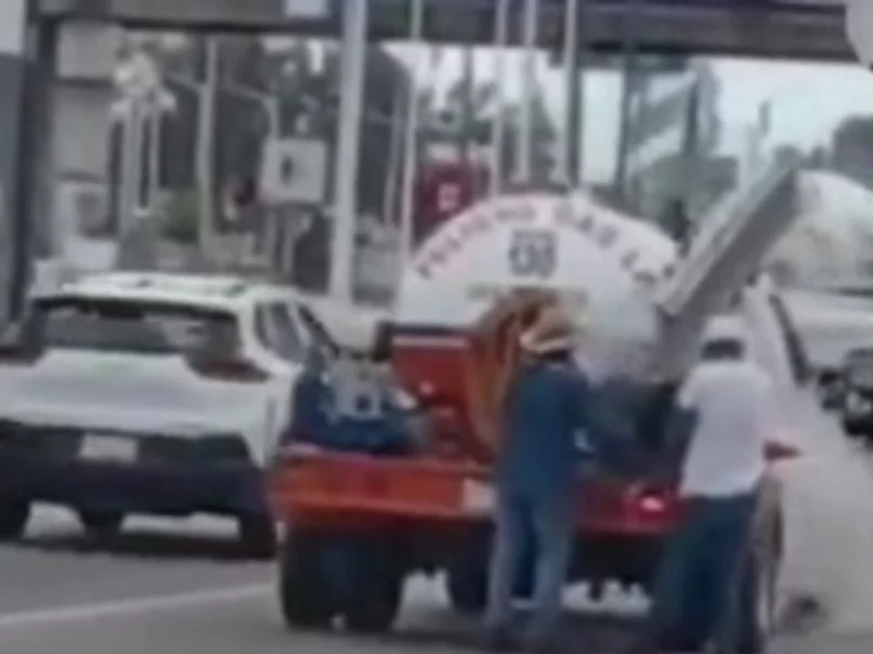 Fuga de gas en pipa causa alarma en el Periférico Ecológico