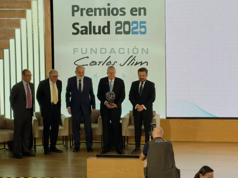 Fundación Slim premia al médico poblano Guillermo Ruiz Argüelles por su labor de investigación
