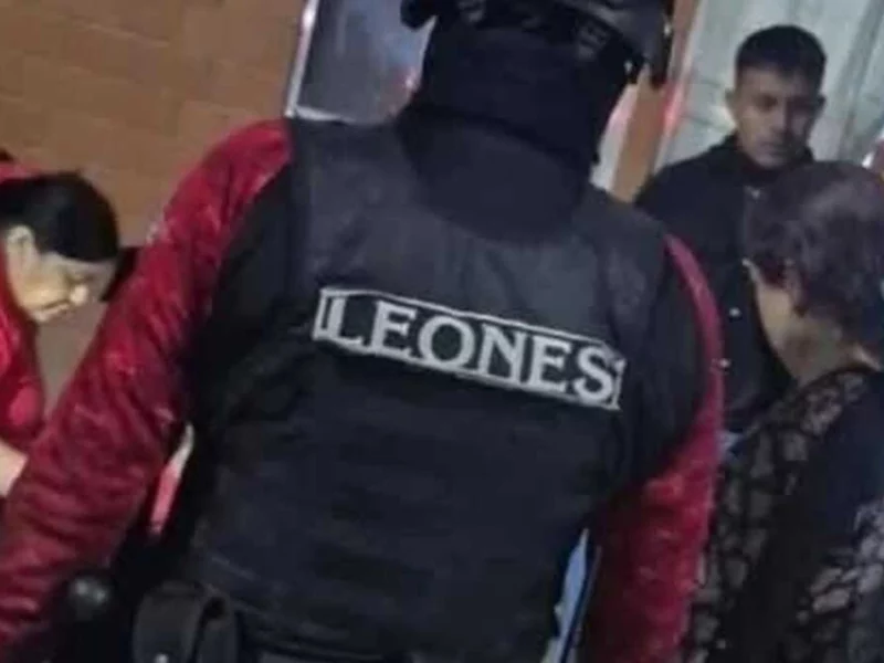 Hombre golpea a su esposa y luego se lanza desde la azotea en Tehuacán