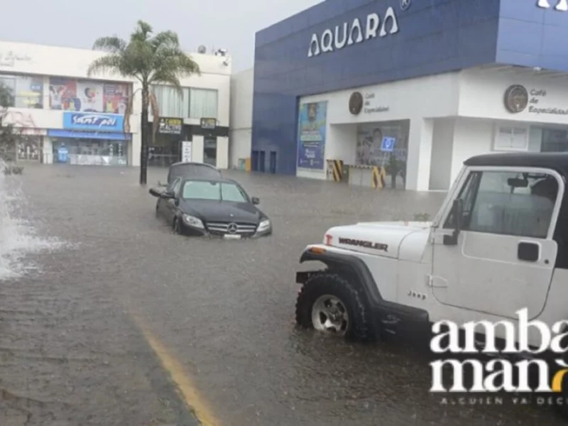 VIDEOS: Tormenta en Puebla deja calles inundadas y autos bajo el agua