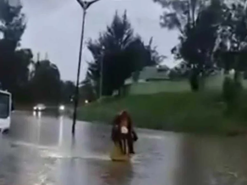 VIDEOS: Ruta 45-A se inunda y pasajeros quedan atrapados en el bulevar Vicente Suárez