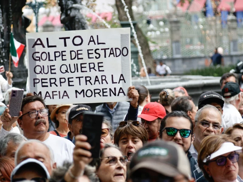 Se manifiestan en el Zócalo de Puebla en contra de la elección del Poder Judicial  