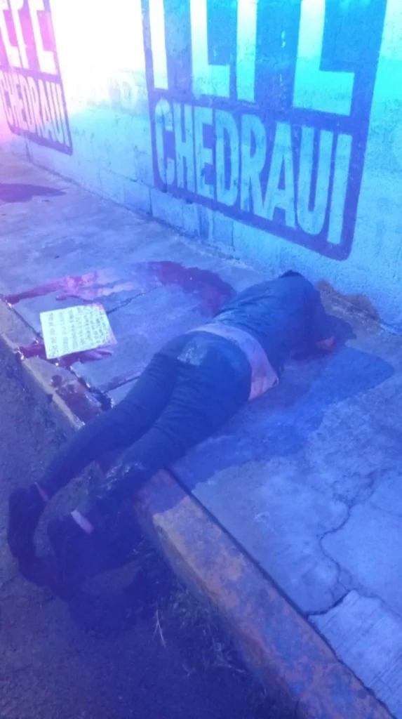 Se desconoce quién es el cuerpo con narcomensaje dejado atrás del mercado Hidalgo.