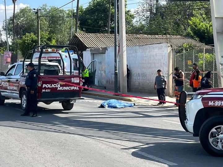 La mañana de este lunes 9 de junio un hombre de aproximadamente 37 años de edad  perdió la vida tras caer de un puente peatonal en el municipio de Tehuacán.