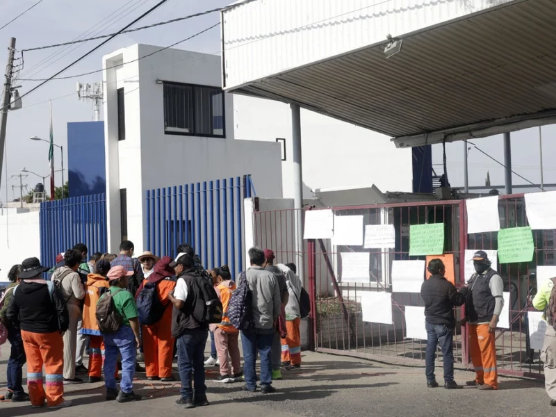 “Naranjitas” de Puebla se van a paro y bloquean el bulevar Valsequillo  