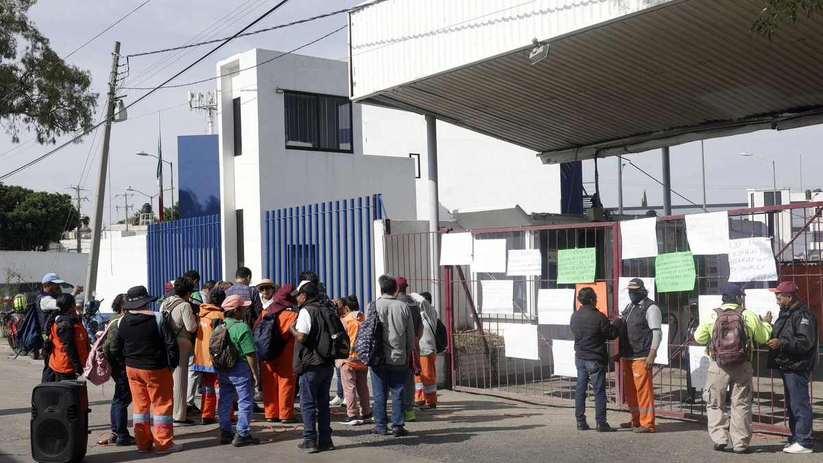 “Naranjitas” de Puebla se van a paro y bloquean el bulevar Valsequillo  