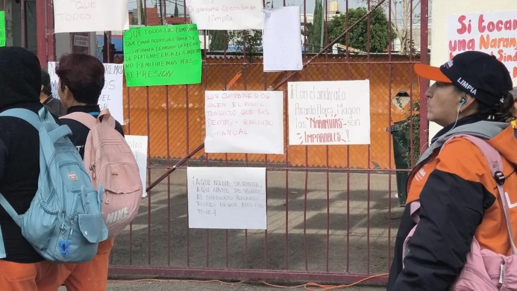 Las “naranjitas” de Puebla se fueron a paro para exigir mejores condiciones laborales.