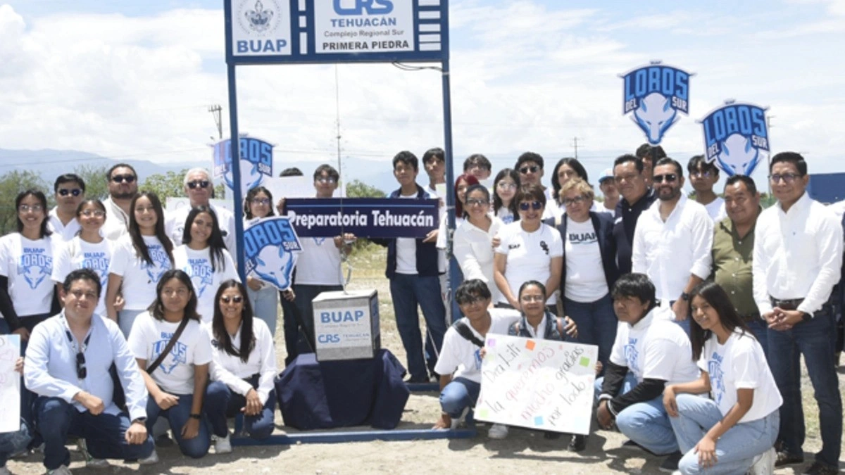 Coloca rectora Lilia Cedillo primera piedra de edificio para preparatoria en Tehuacán
