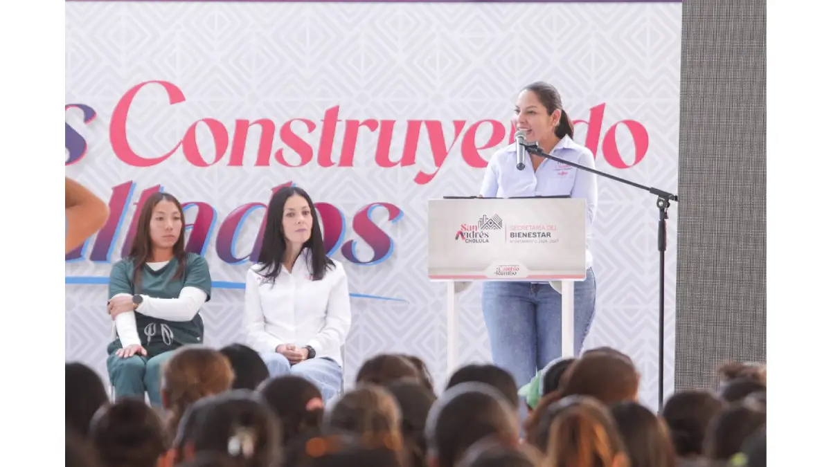 Entrega Lupita Cuautle apoyos económicos y capacitación a mujeres emprendedoras