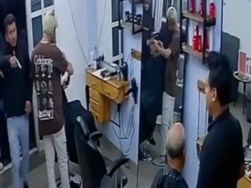 VIDEO: Asaltan barbería en Momoxpan y se roban camioneta de la dueña de Trozmer