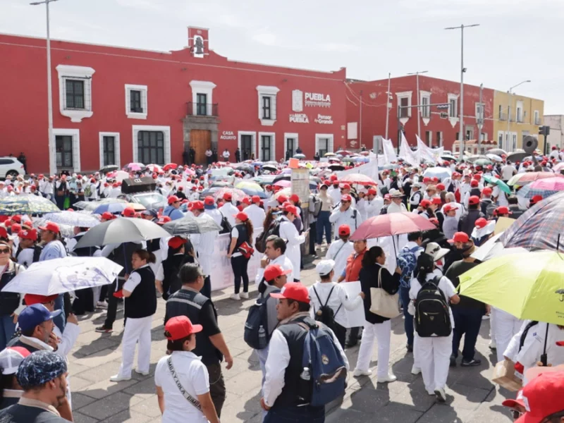 “IMSS-Bienestar, fracaso nacional”, así se manifestaron trabajadores del sector salud en Puebla  