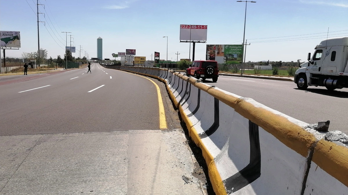 VIDEO: Intentan asaltar a trailero en la México-Puebla a la altura de San Martín Texmelucan 