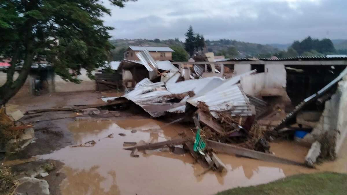 La comunidad de Ajolotla en Chignahuapan queda bajo el agua tras fuerte lluvia