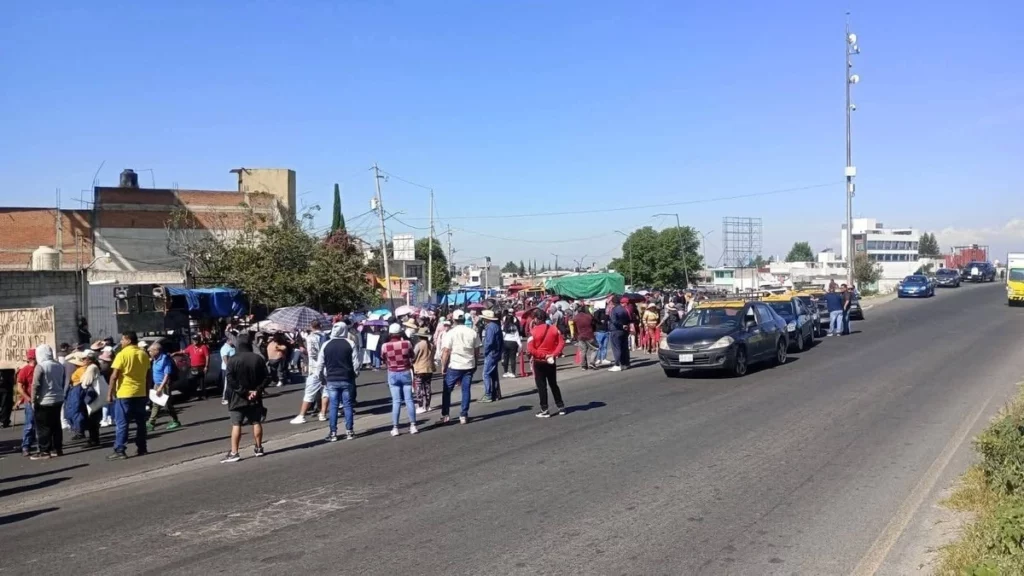 En defensa del agua, la 28 de Octubre realizó una manifestación que provocó intenso tráfico.