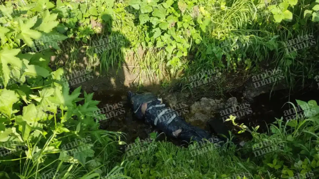 Cuerpo embolsado abandonado en un canal de aguas negras de Atoyatempan.