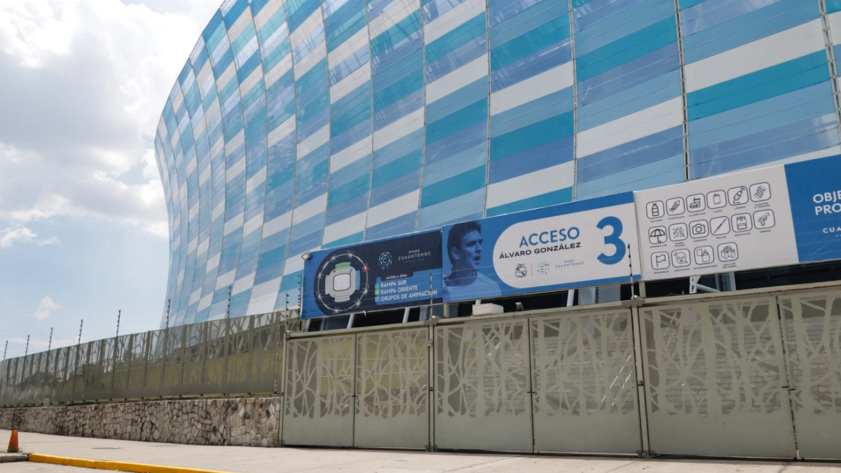 Club Puebla homenajea a leyendas y coloca sus nombres en los accesos del Estadio Cuauhtémoc 