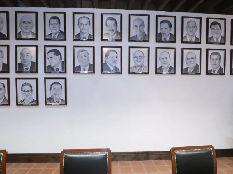 Recolectan firmas para retirar la foto de Javier López Zavala en Casa Aguayo
