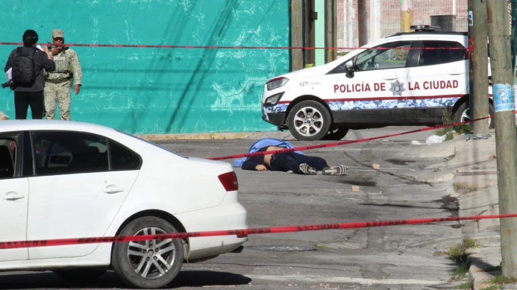 Los cuerpos de los dos hombres asesinados en La Rosa fueron encontrados en diferentes calles, a solo unas cuadras de distancia.