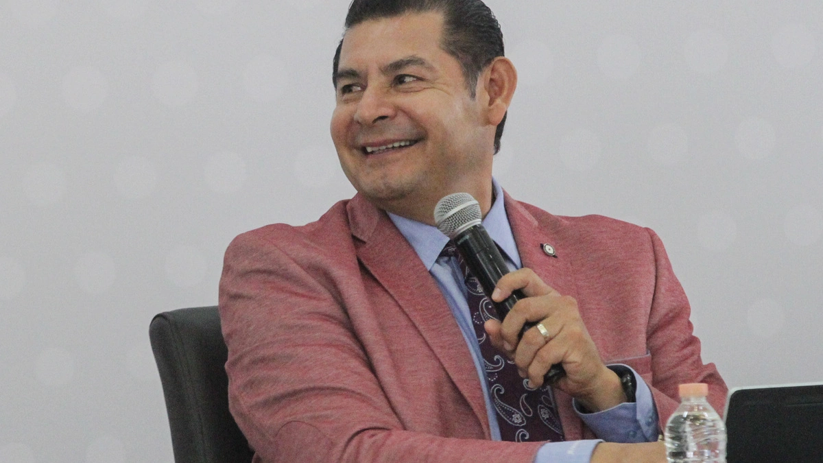 Lauro Sánchez se integra como asesor en el Gobierno de Puebla; Armenta descarta más cambios