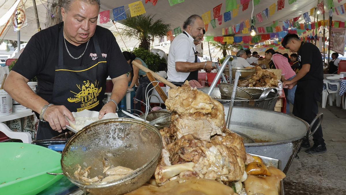 Comida, baile y cultura en el Festival de las Carnitas en San Francisco Totimehuacan  