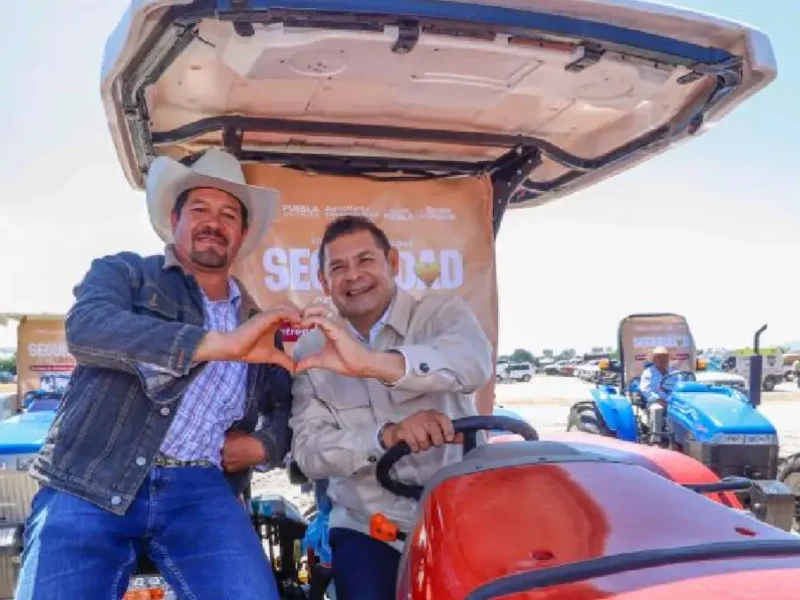 Gobierno de Puebla cumple un sueño: 27 módulos de maquinaria, drones y tractores