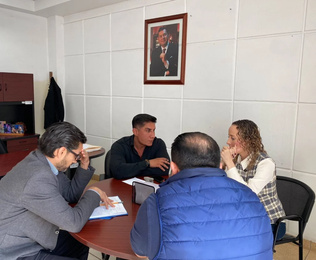 Una riña afuera de un banco BBVA tiene en la mira a la diputada Susy Riestra y al panista Manolo Herrera por peculado.