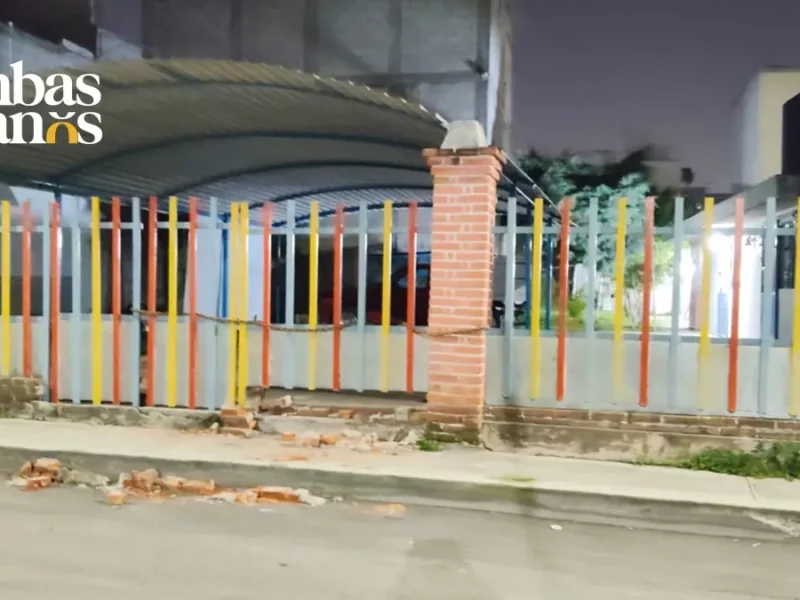 Maestra intenta despojar a catequista de Totimehuacan y tira capilla